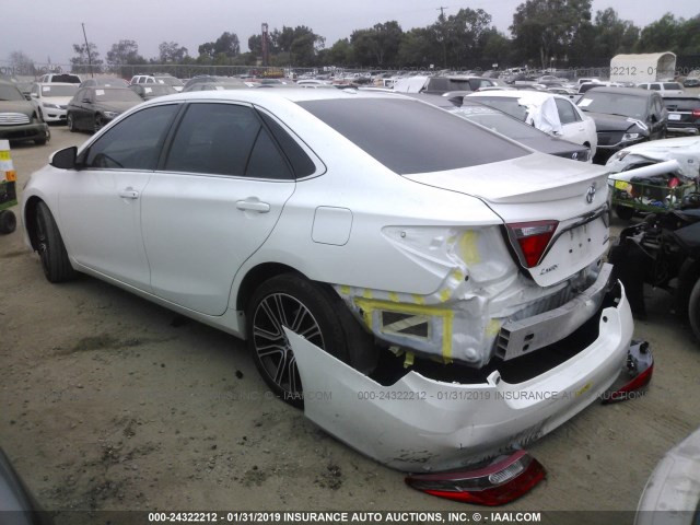4T1BF1FK0GU532028 - 2016 TOYOTA CAMRY LE/XLE/SE/XSE 白色 照片 3