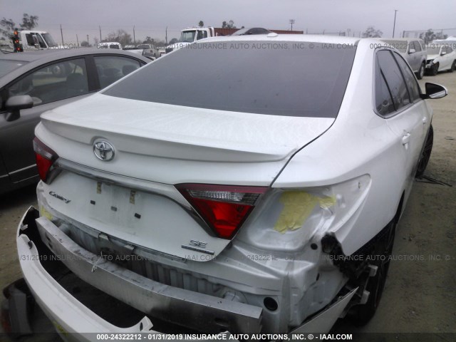 4T1BF1FK0GU532028 - 2016 TOYOTA CAMRY LE/XLE/SE/XSE 白色 照片 4