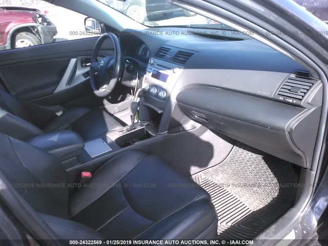 4T1BK3EK4BU618668 - 2011 TOYOTA CAMRY SE/LE/XLE 灰色 照片 5