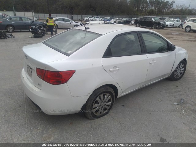 KNAFU4A27D5663481 - 2013 KIA FORTE EX WHITE photo 4