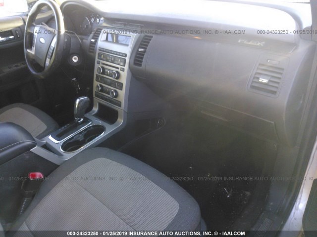 2FMDK51C49BA90472 - 2009 FORD FLEX SE SILVER photo 5