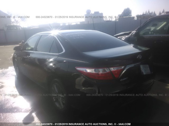 4T1BF1FK1GU207999 - 2016 TOYOTA CAMRY LE/XLE/SE/XSE BLACK photo 3