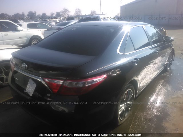 4T1BF1FK1GU207999 - 2016 TOYOTA CAMRY LE/XLE/SE/XSE BLACK photo 4