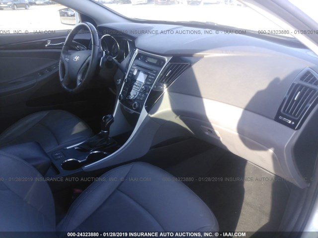 5NPEC4AB7CH340483 - 2012 HYUNDAI SONATA SE/LIMITED SILVER photo 5