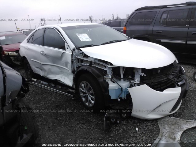 4T1BF1FK5FU022983 - 2015 TOYOTA CAMRY LE/XLE/SE/XSE თეთრი ფოტო 1