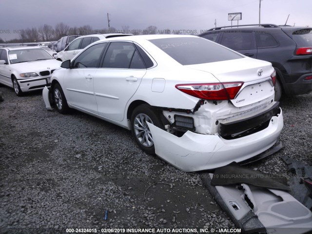 4T1BF1FK5FU022983 - 2015 TOYOTA CAMRY LE/XLE/SE/XSE თეთრი ფოტო 3