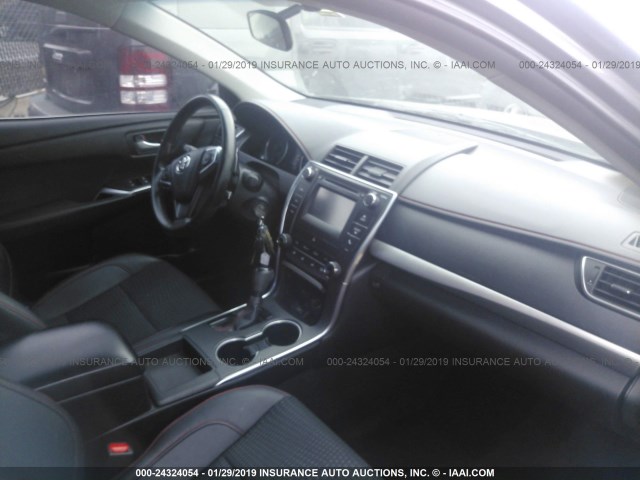 4T1BF1FK8FU108286 - 2015 TOYOTA CAMRY LE/XLE/SE/XSE GRAY photo 5