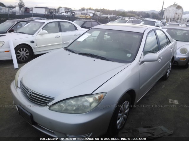 4T1BE32KX6U686281 - 2006 TOYOTA CAMRY LE/XLE/SE SILVER photo 2