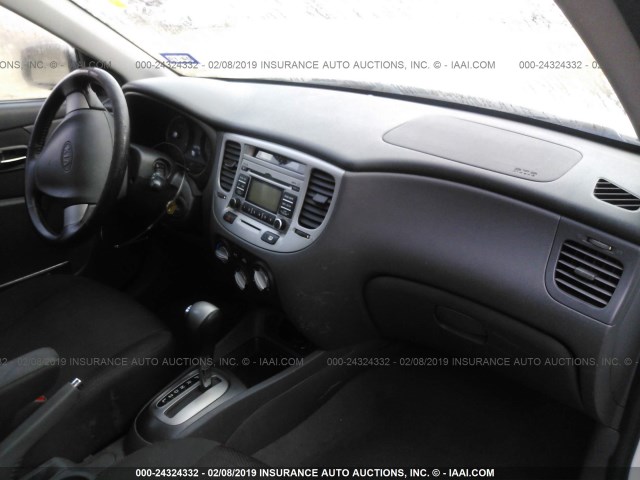 KNADE223596556768 - 2009 KIA RIO LX/SX WHITE photo 5