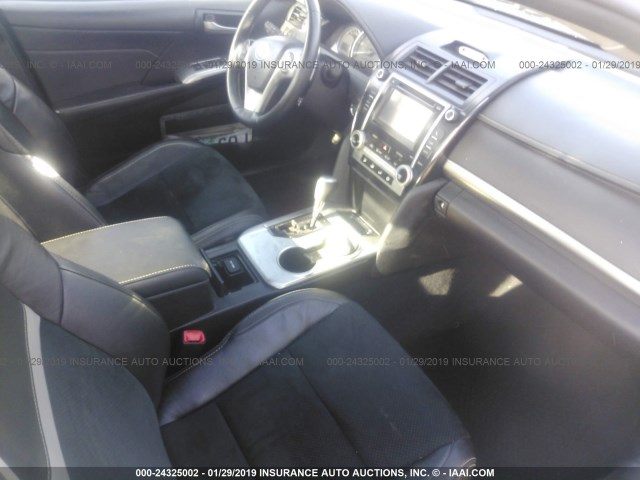 4T1BF1FKXEU752306 - 2014 TOYOTA CAMRY L/SE/LE/XLE 灰色 照片 5