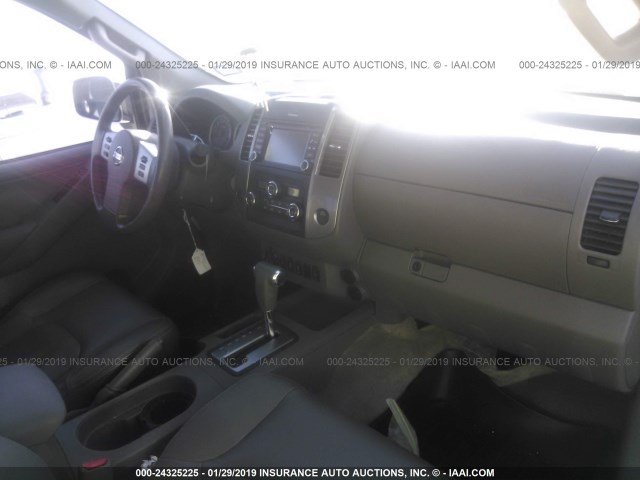 1N6AD0EVXEN705277 - 2014 NISSAN FRONTIER S/SV/SL/PRO-4X WHITE photo 5