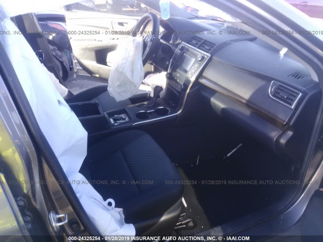 4T4BF1FK3GR536239 - 2016 TOYOTA CAMRY LE/XLE/SE/XSE GRAY photo 5