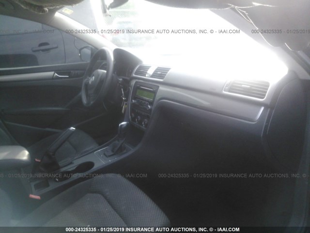 1VWAP7A33DC031388 - 2013 VOLKSWAGEN PASSAT S GRAY photo 5