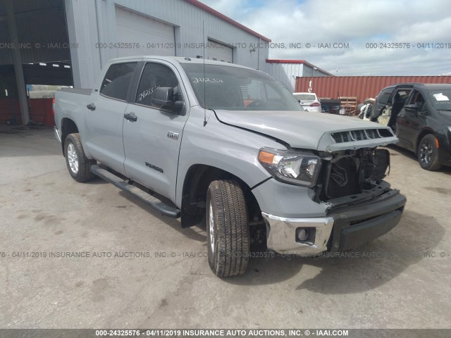 5TFDW5F14JX766335 - 2018 TOYOTA TUNDRA CREWMAX SR5 BLUE photo 1