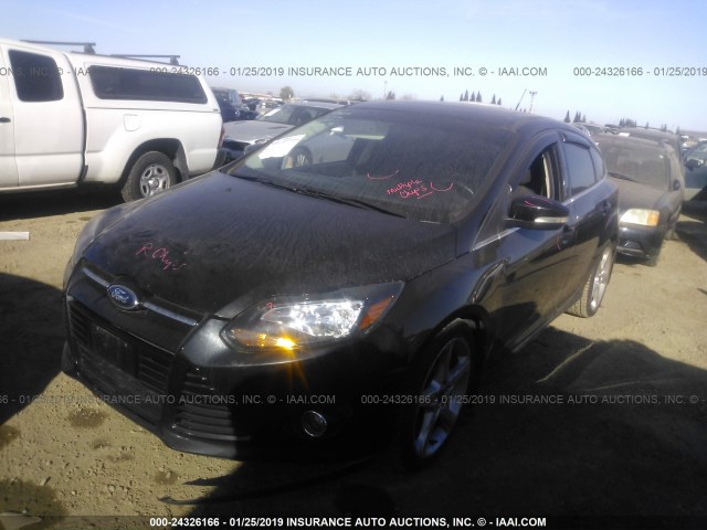 1FAHP3N20CL425608 - 2012 FORD FOCUS TITANIUM BLACK photo 2