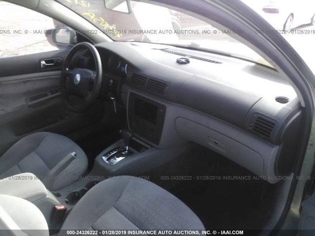 WVWMD63B04E130777 - 2004 VOLKSWAGEN PASSAT GL GREEN photo 5