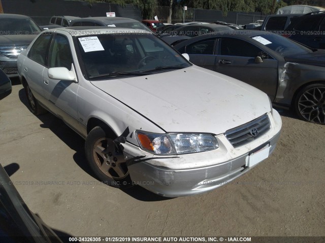 JT2BF22K610303764 - 2001 TOYOTA CAMRY CE/LE/XLE WHITE photo 1