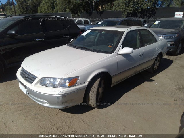 JT2BF22K610303764 - 2001 TOYOTA CAMRY CE/LE/XLE WHITE photo 2