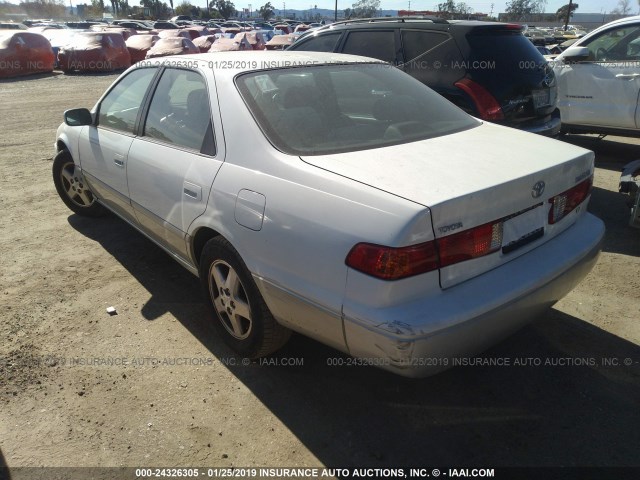 JT2BF22K610303764 - 2001 TOYOTA CAMRY CE/LE/XLE WHITE photo 3