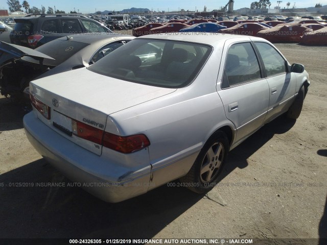 JT2BF22K610303764 - 2001 TOYOTA CAMRY CE/LE/XLE WHITE photo 4