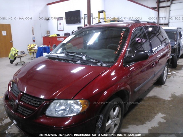 1D4GP45R25B156998 - 2005 DODGE CARAVAN SXT RED photo 2