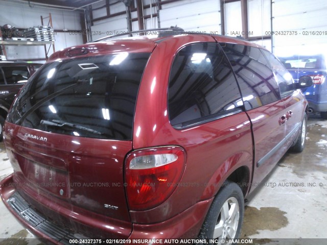 1D4GP45R25B156998 - 2005 DODGE CARAVAN SXT RED photo 4