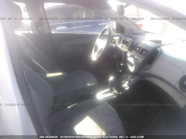 1G1JA6SG2E4110328 - 2014 CHEVROLET SONIC LS WHITE photo 5