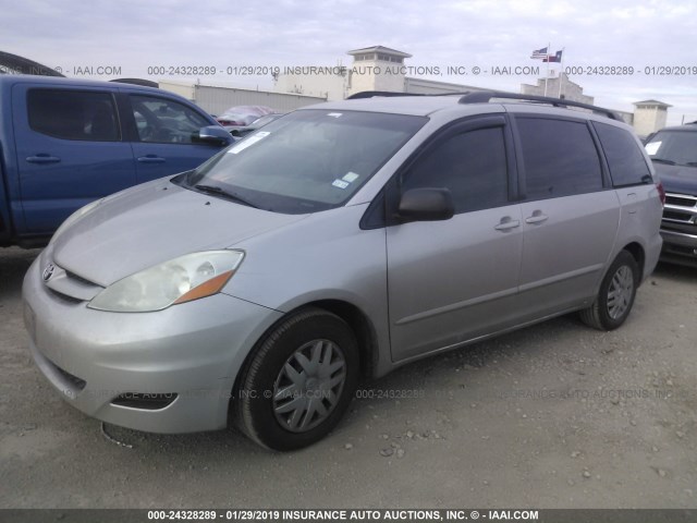 5TDZK23CX7S097542 - 2007 TOYOTA SIENNA CE/LE SILVER photo 2