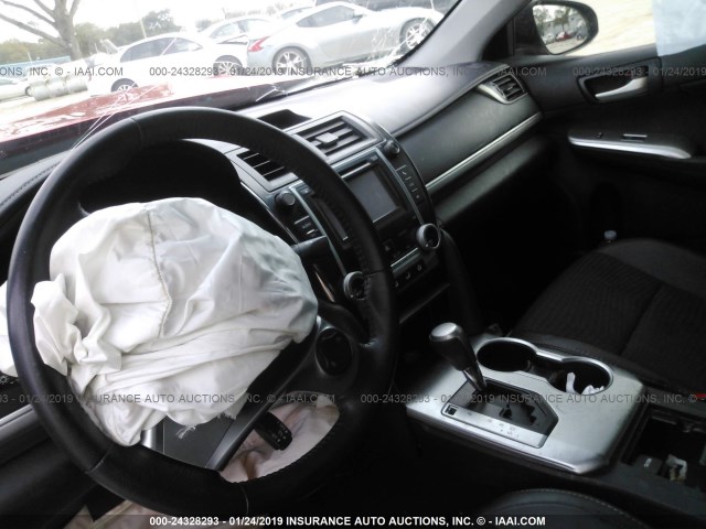 4T1BF1FK4DU661370 - 2013 TOYOTA CAMRY L/SE/LE/XLE RED photo 5