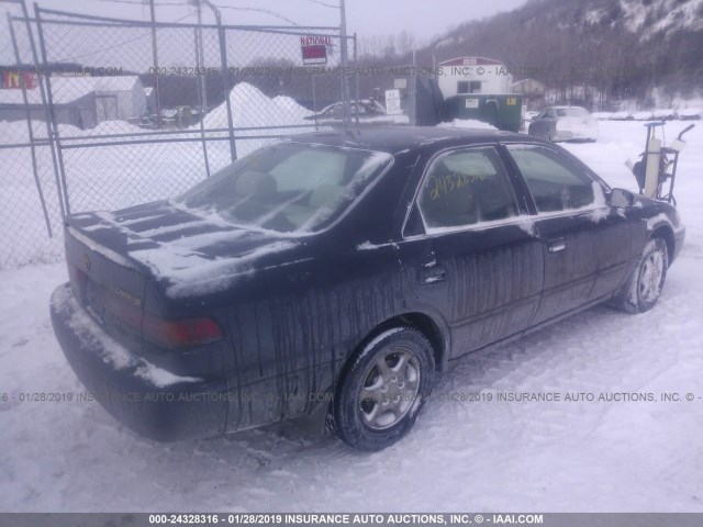 4T1BG22K3VU091324 - 1997 TOYOTA CAMRY CE/LE/XLE BLACK photo 4