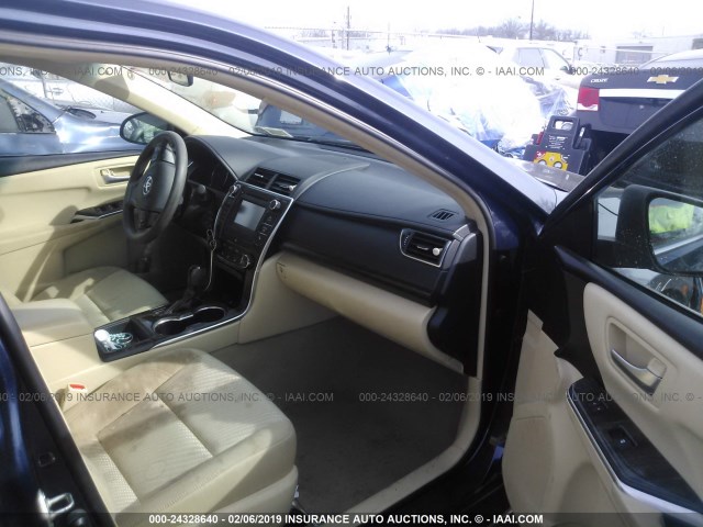 4T4BF1FK5GR539398 - 2016 TOYOTA CAMRY LE/XLE/SE/XSE BLUE photo 5