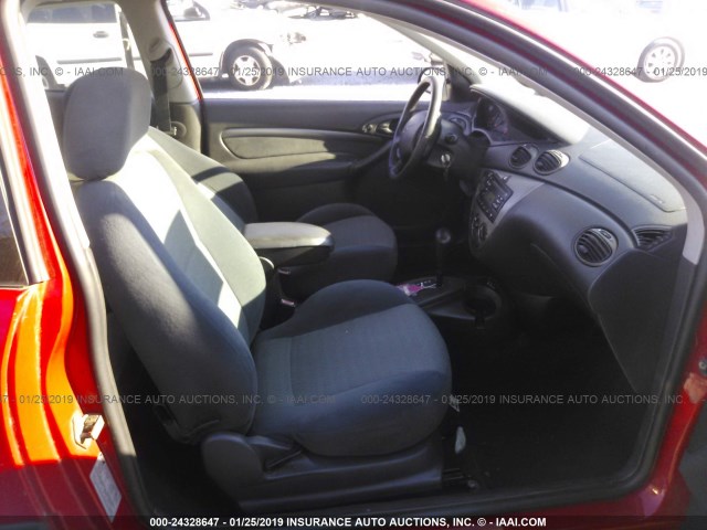 3FAFP31381R116246 - 2001 FORD FOCUS ZX3 RED photo 5