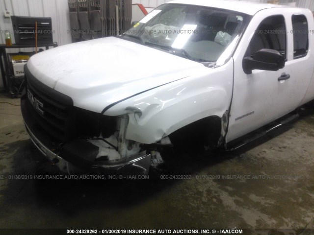 1GTR1TE04DZ286564 - 2013 GMC SIERRA C1500 WHITE photo 6