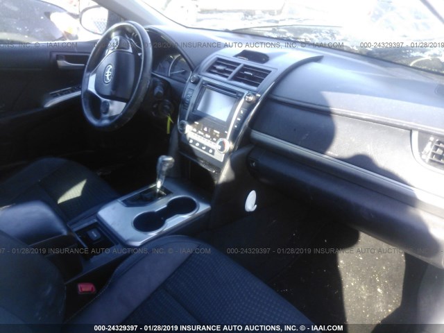 4T1BF1FK4DU230186 - 2013 TOYOTA CAMRY L/SE/LE/XLE 灰色 照片 5