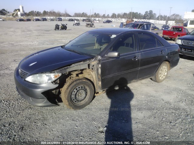 4T1BE32K75U974113 - 2005 TOYOTA CAMRY LE/XLE/SE GRAY photo 2