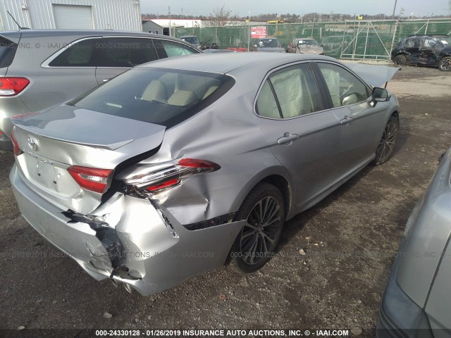 JTNB11HK5J3047490 - 2018 TOYOTA CAMRY L/LE/XLE/SE/XSE SILVER photo 4