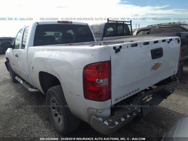 2GCEC19C171541413 - 2007 CHEVROLET SILVERADO C1500 WHITE photo 3