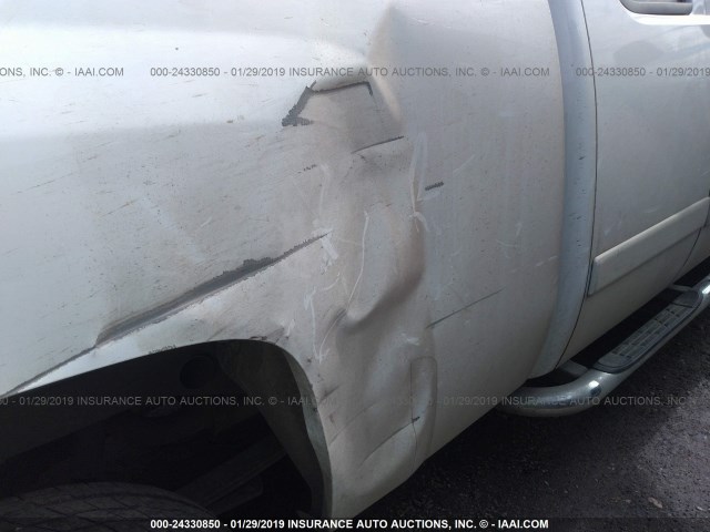 2GCEC19C171541413 - 2007 CHEVROLET SILVERADO C1500 WHITE photo 6