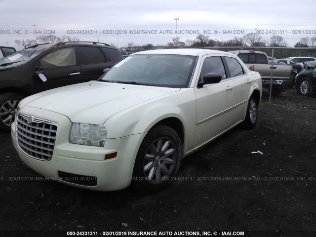 2C3KA43R68H145823 - 2008 CHRYSLER 300 LX WHITE photo 2