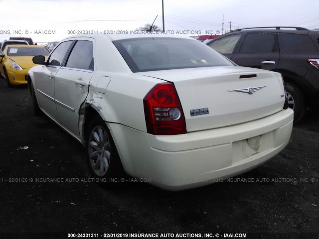 2C3KA43R68H145823 - 2008 CHRYSLER 300 LX WHITE photo 3