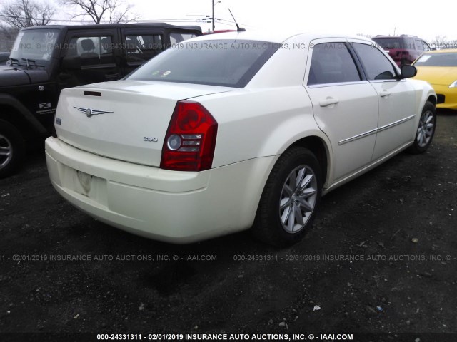 2C3KA43R68H145823 - 2008 CHRYSLER 300 LX WHITE photo 4