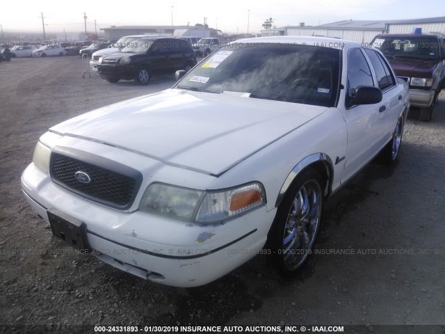 2FAFP7193YX210882 - 2000 FORD CROWN VICTORIA POLICE INTERCEPTOR WHITE photo 2