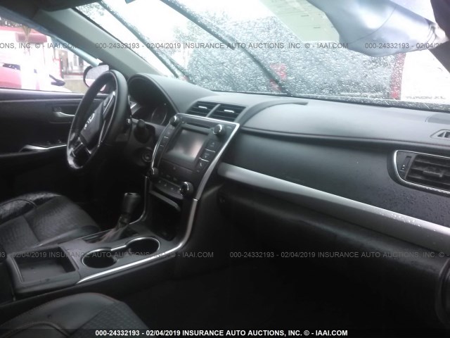 4T1BF1FK2FU028479 - 2015 TOYOTA CAMRY LE/XLE/SE/XSE SILVER photo 5