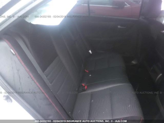 4T1BF1FK2FU028479 - 2015 TOYOTA CAMRY LE/XLE/SE/XSE SILVER photo 8