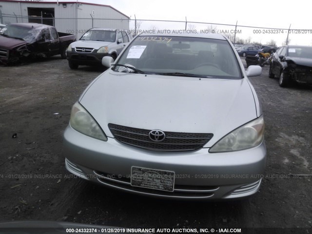 4T1BE32K82U028629 - 2002 TOYOTA CAMRY LE/XLE/SE SILVER photo 6