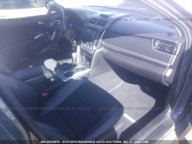 4T1BF1FK3EU810787 - 2014 TOYOTA CAMRY L/SE/LE/XLE GRAY photo 5