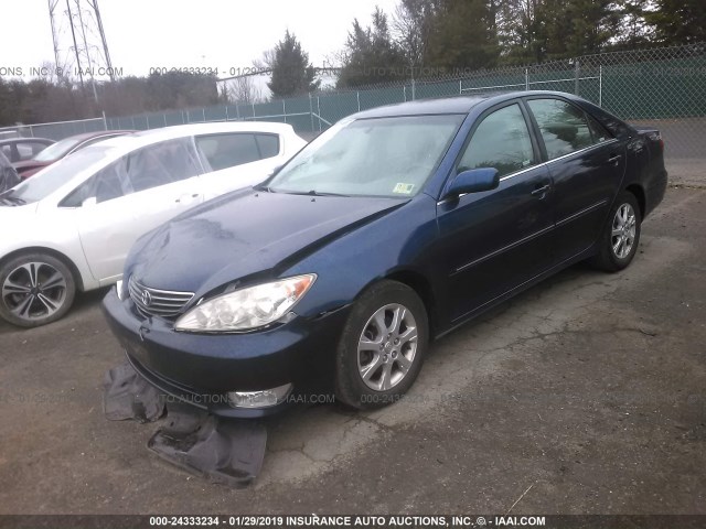 JTDBF30K750166680 - 2005 TOYOTA CAMRY LE/XLE/SE BLUE photo 2