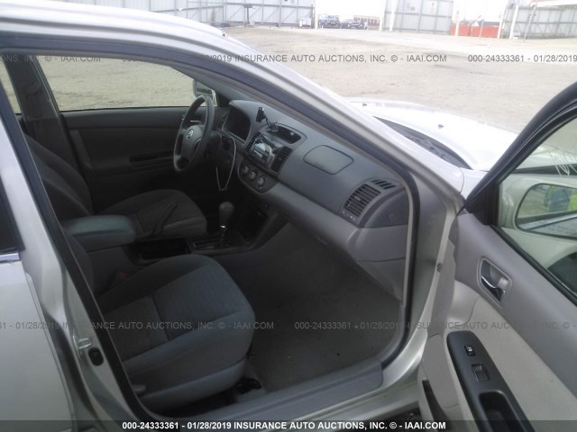 4T1BE32K95U058890 - 2005 TOYOTA CAMRY LE/XLE/SE Champagne photo 5