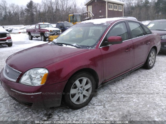 1FAFP24127G107403 - 2007 FORD FIVE HUNDRED SEL RED photo 2