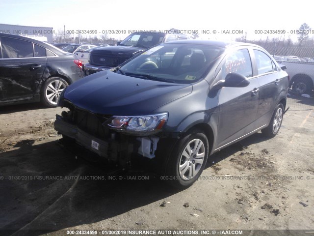 1G1JB5SH3H4145576 - 2017 CHEVROLET SONIC LS GRAY photo 6